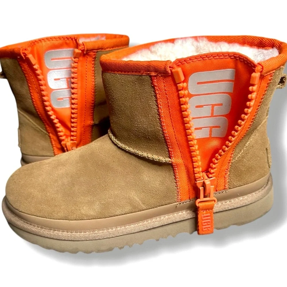 UGG Women’s Boots Mini Zipper Tape Logo Bootie Size 6 Classic Fashion Chestnut